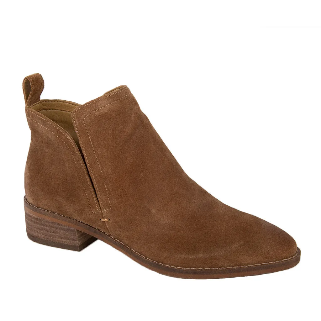 Dolce Vita Women's Tessey Ankle Bootie in Camel