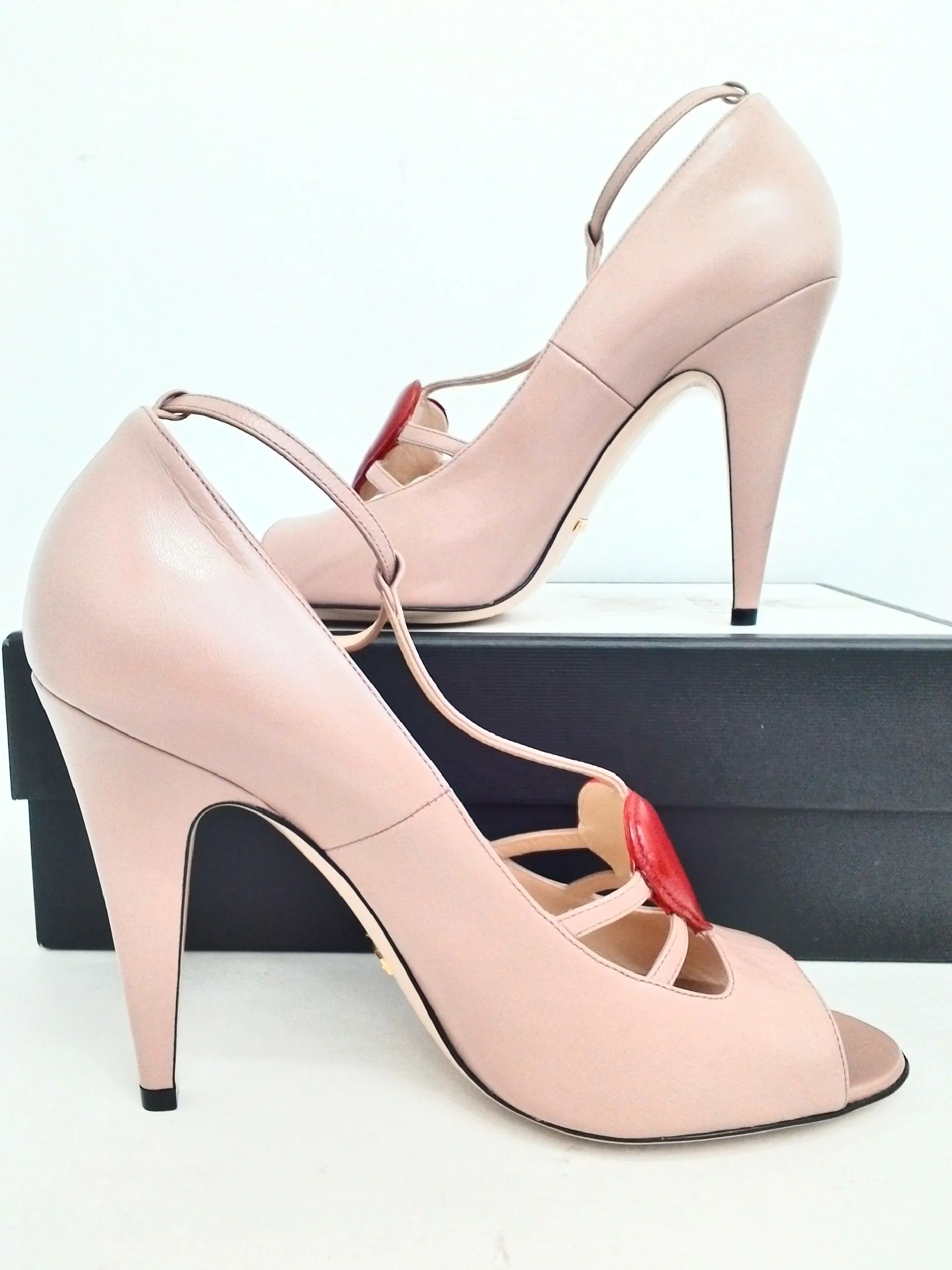 Gucci Women's Soft Pink Leather Upper Size 40.5