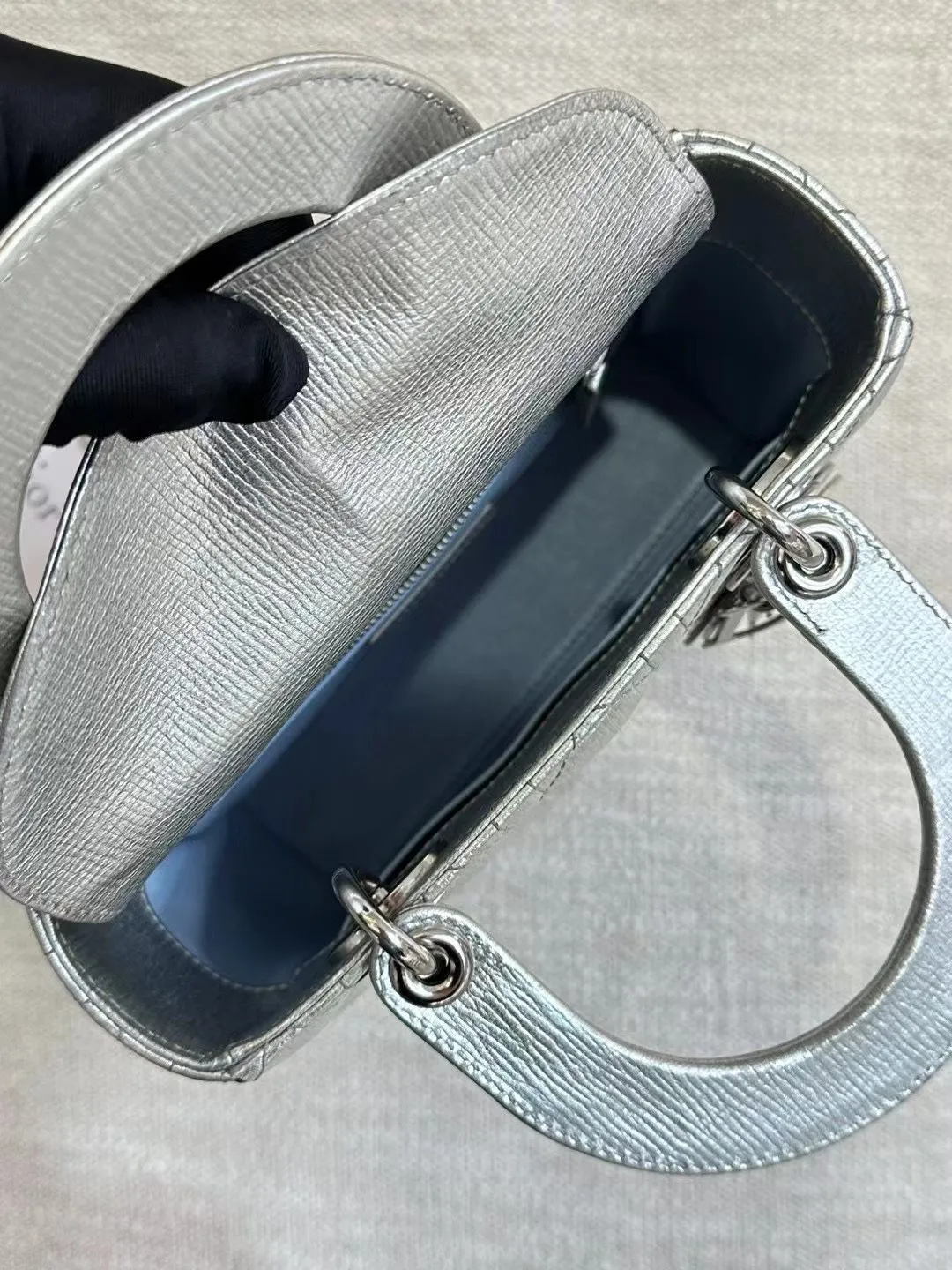 Preloved Dior Lady Bag Sliver color 20×17cm 12249