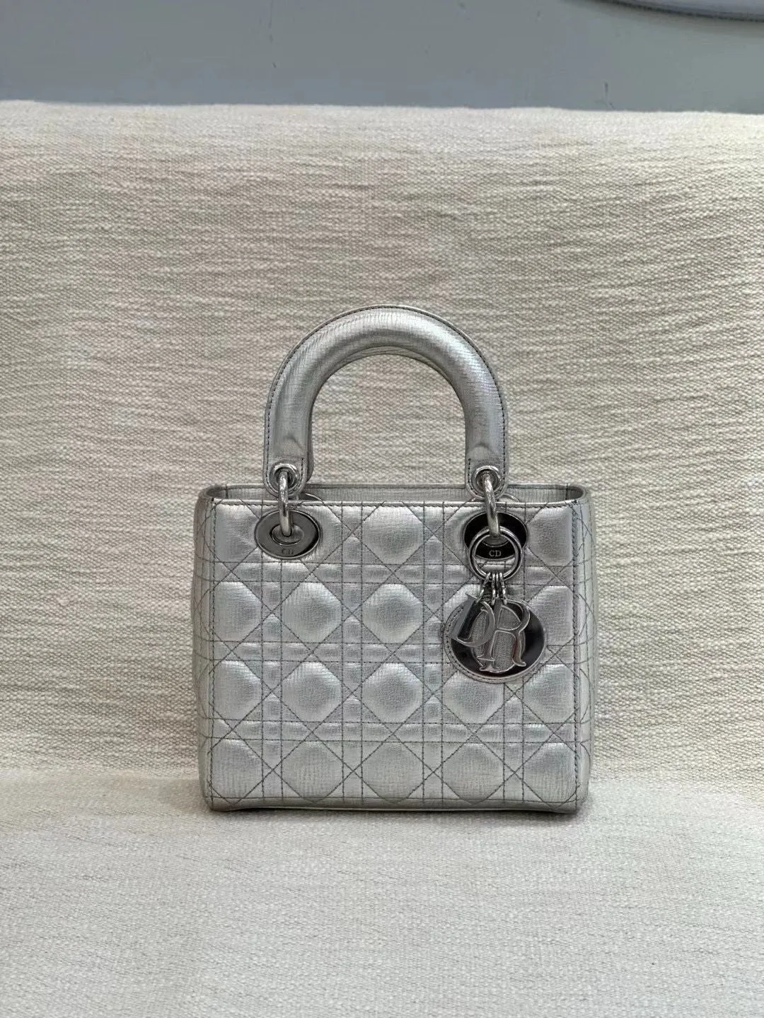 Preloved Dior Lady Bag Sliver color 20×17cm 12249