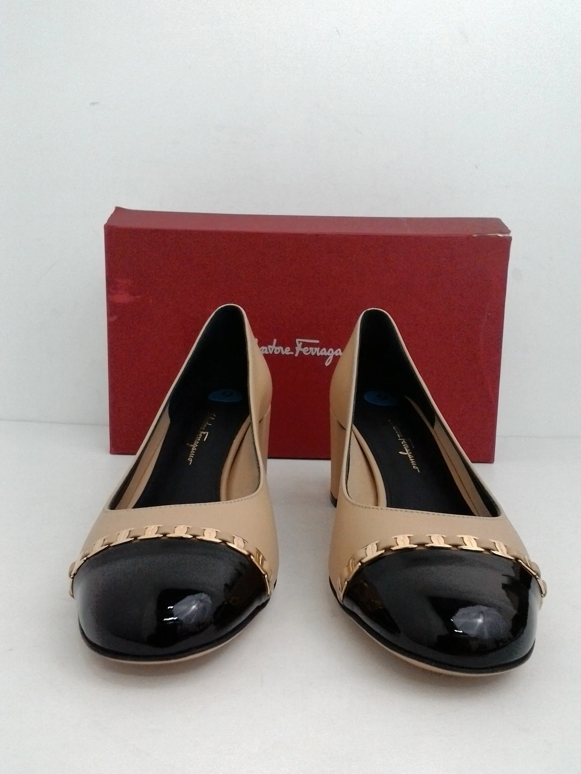 Salvatore Ferragamo Women's Avella Nude/Black Patent Size 9 B