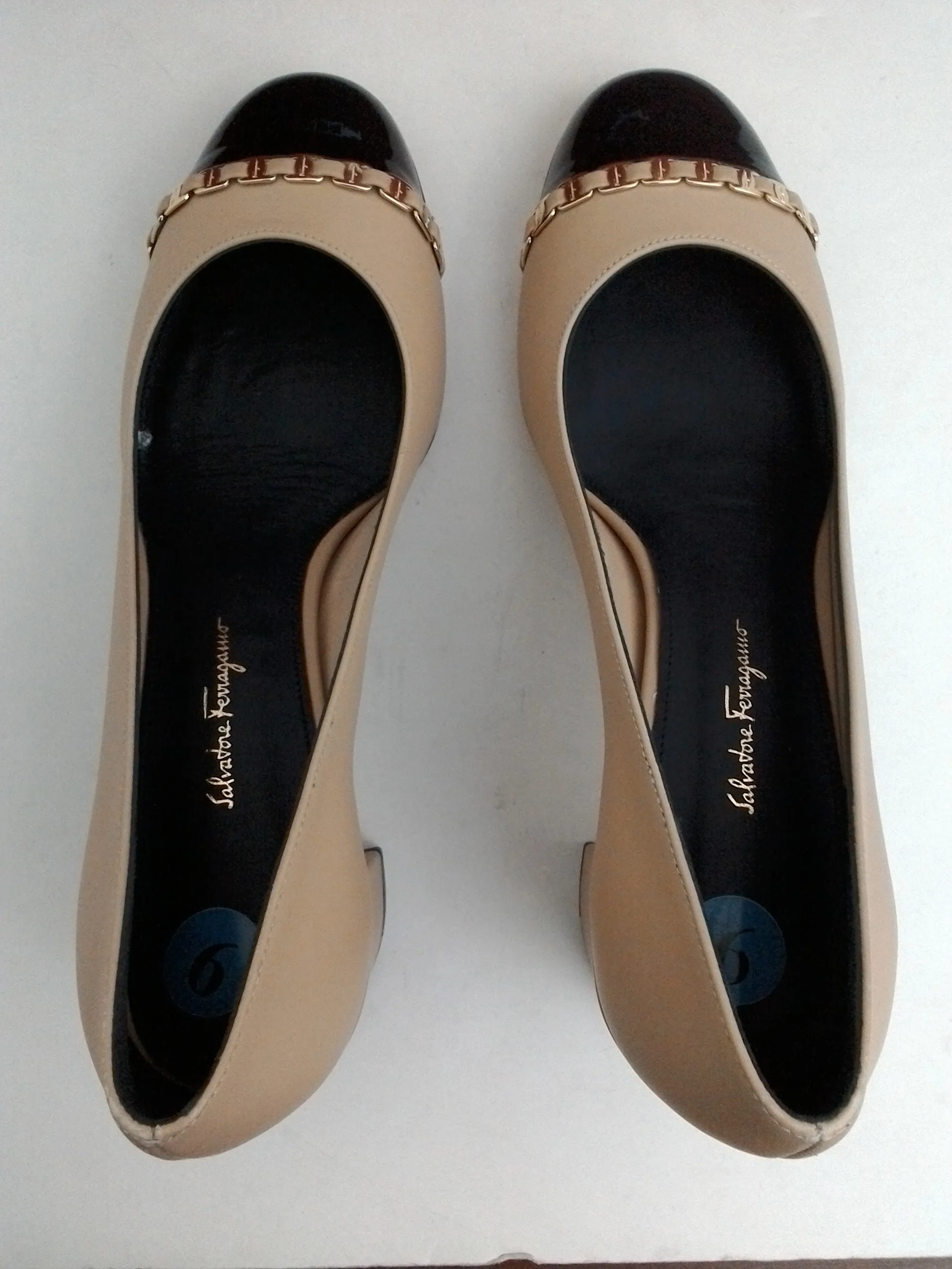 Salvatore Ferragamo Women's Avella Nude/Black Patent Size 9 B