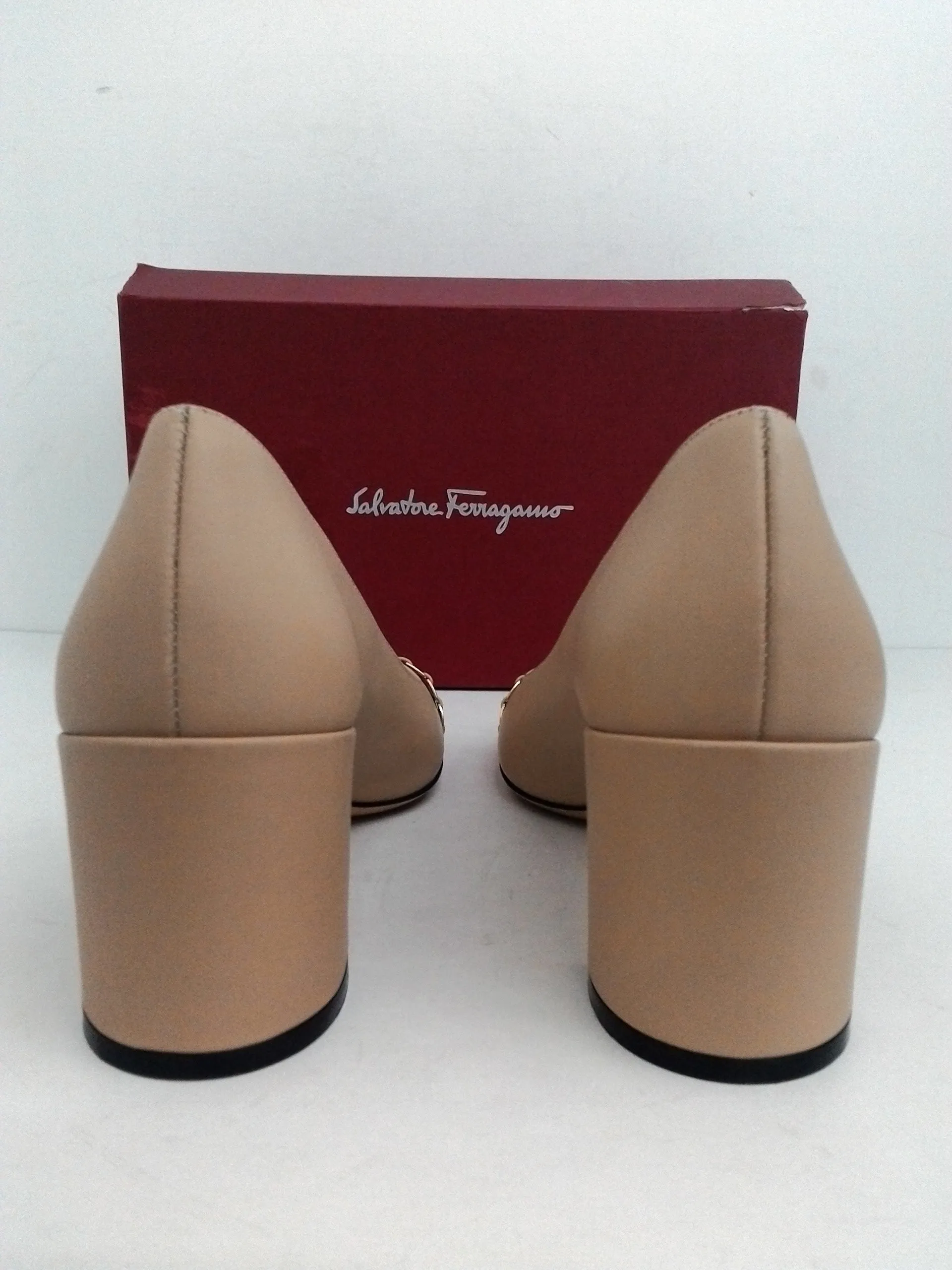 Salvatore Ferragamo Women's Avella Nude/Black Patent Size 9 B