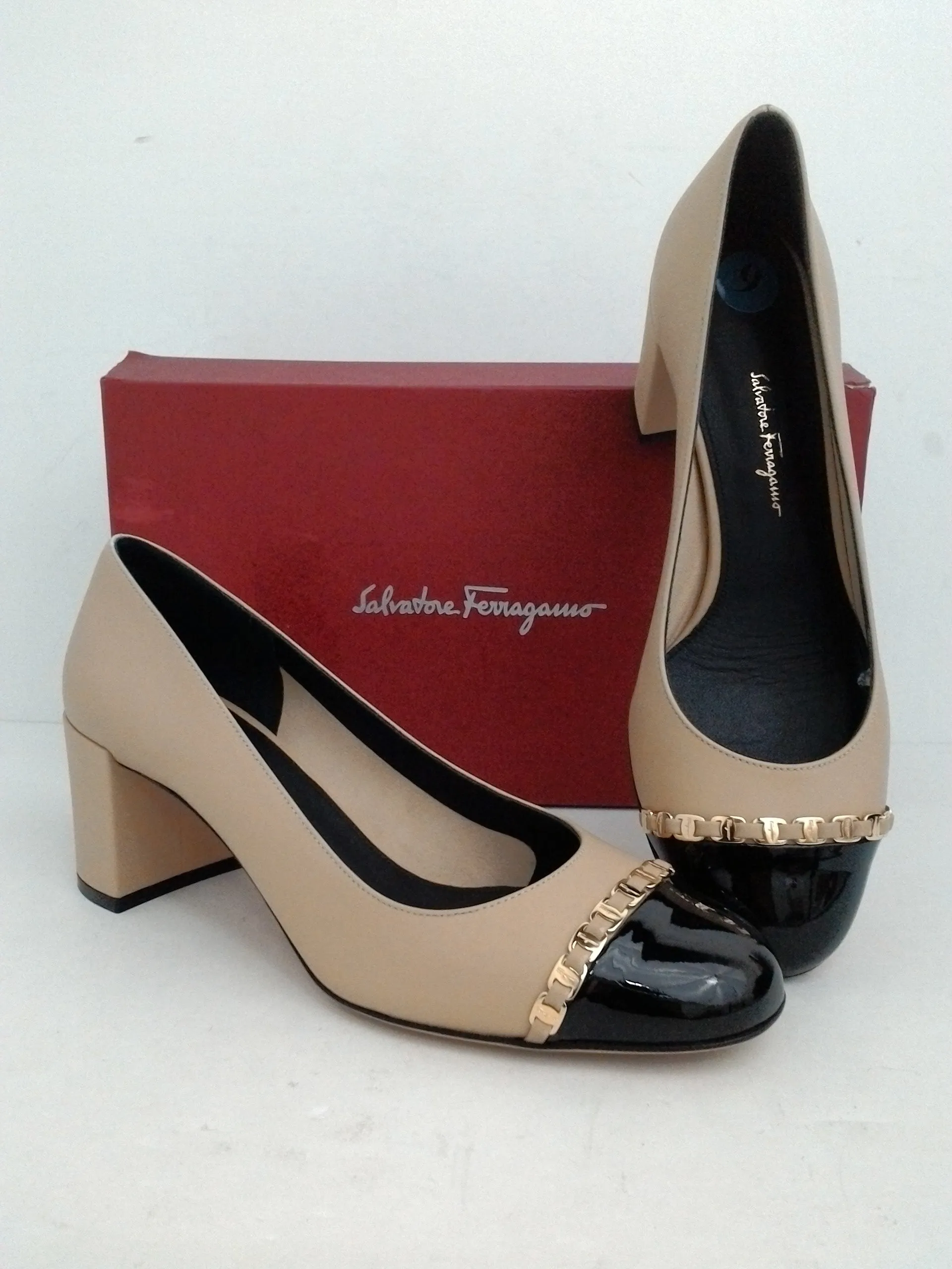 Salvatore Ferragamo Women's Avella Nude/Black Patent Size 9 B