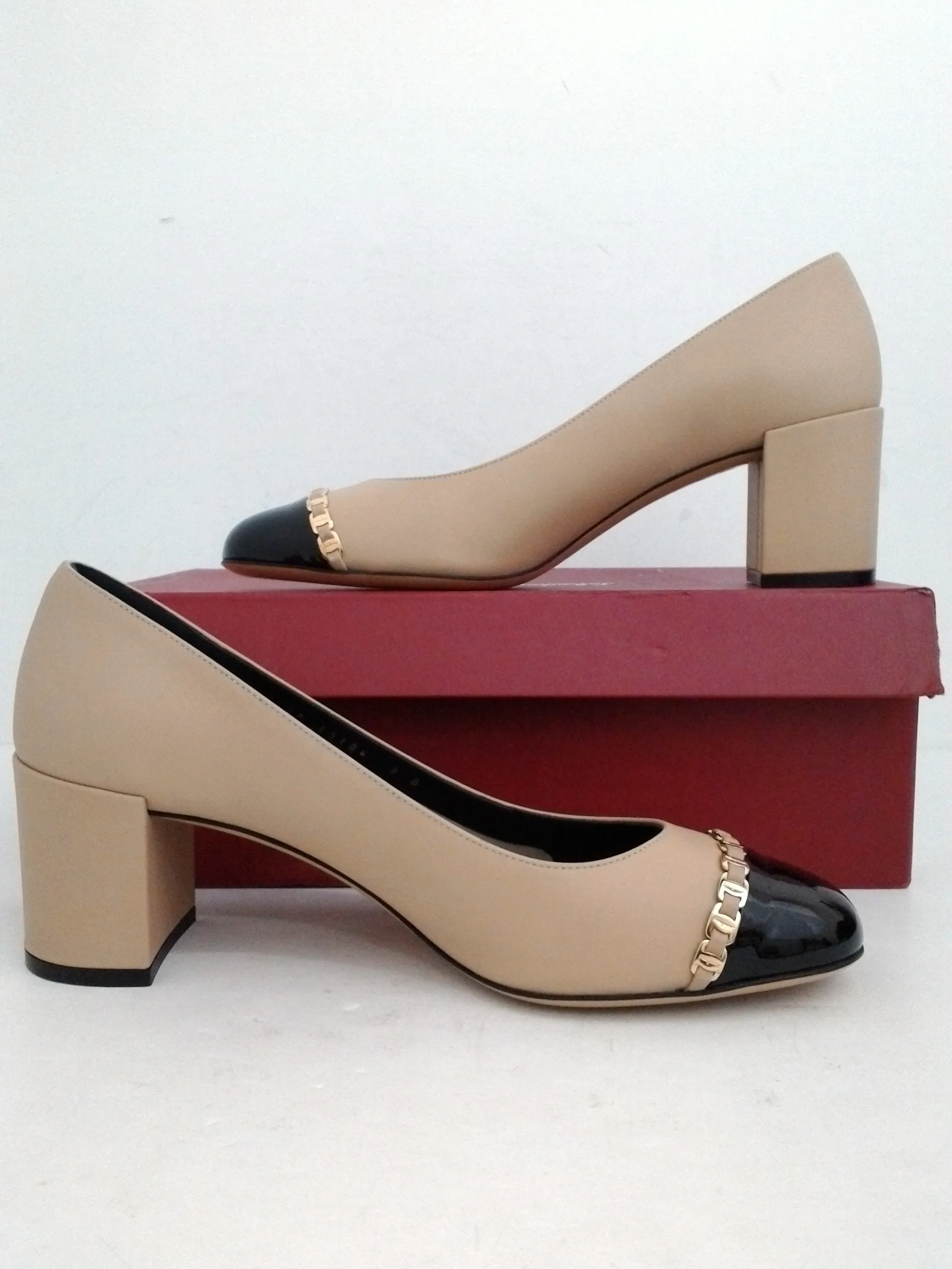 Salvatore Ferragamo Women's Avella Nude/Black Patent Size 9 B