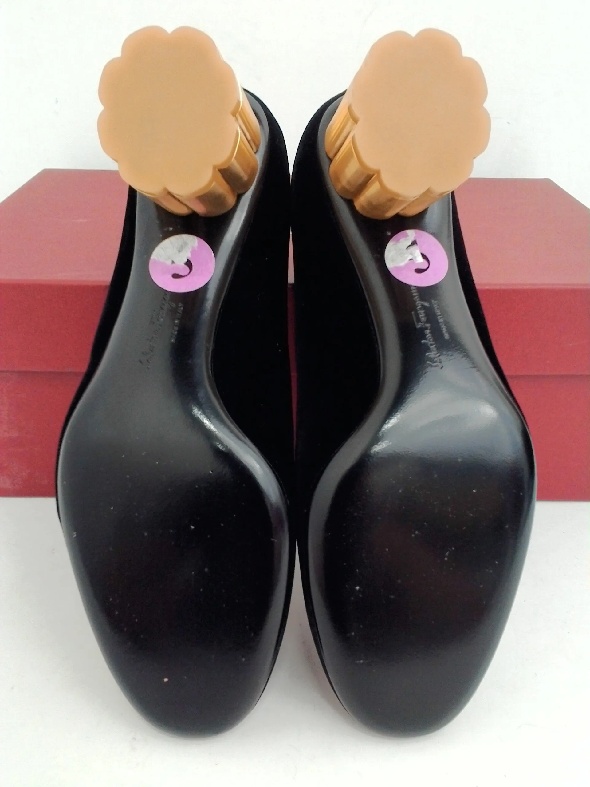 Salvatore Ferragamo Women's Black Heels Size 5 B