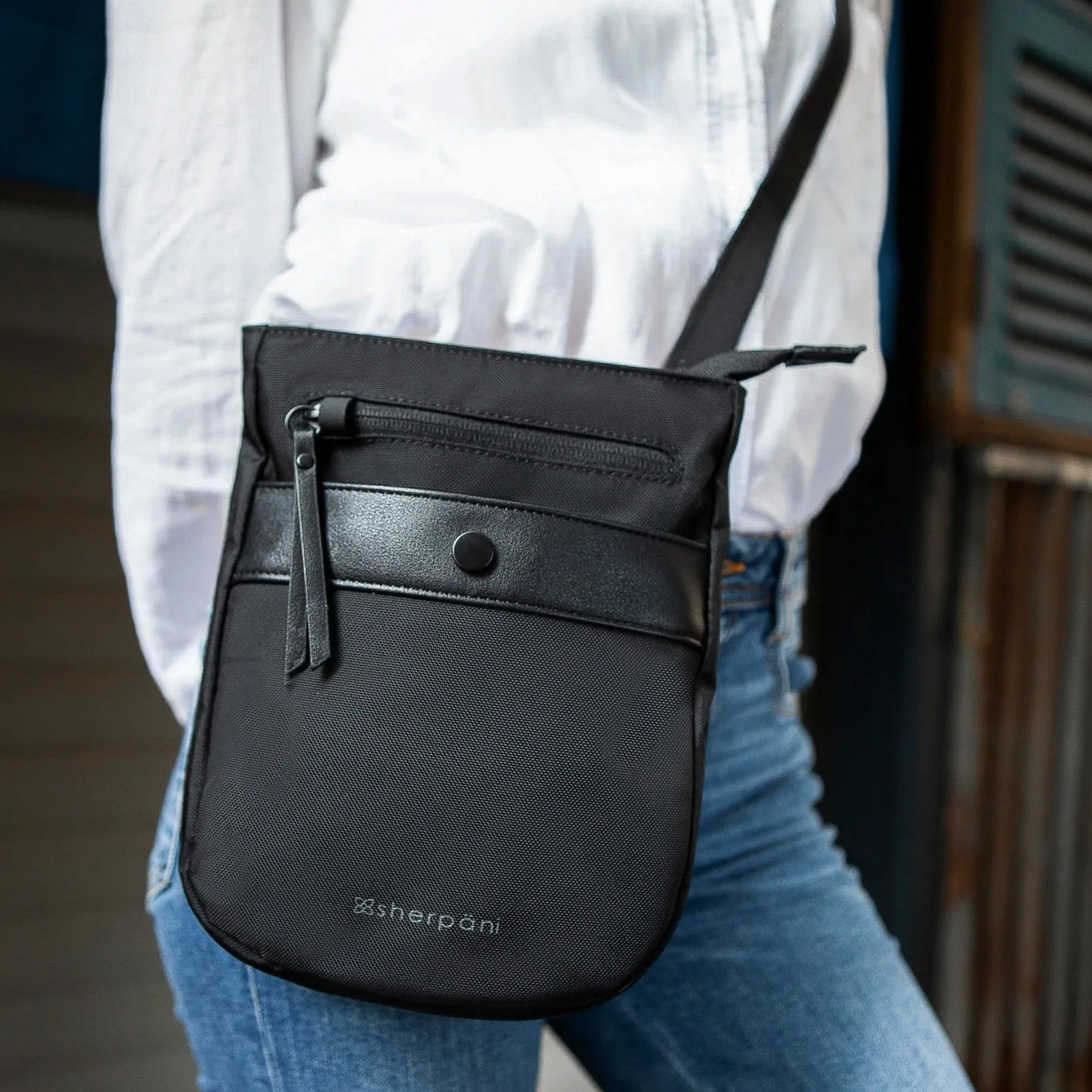 Sherpani Prima AT Travel Crossbody carbon