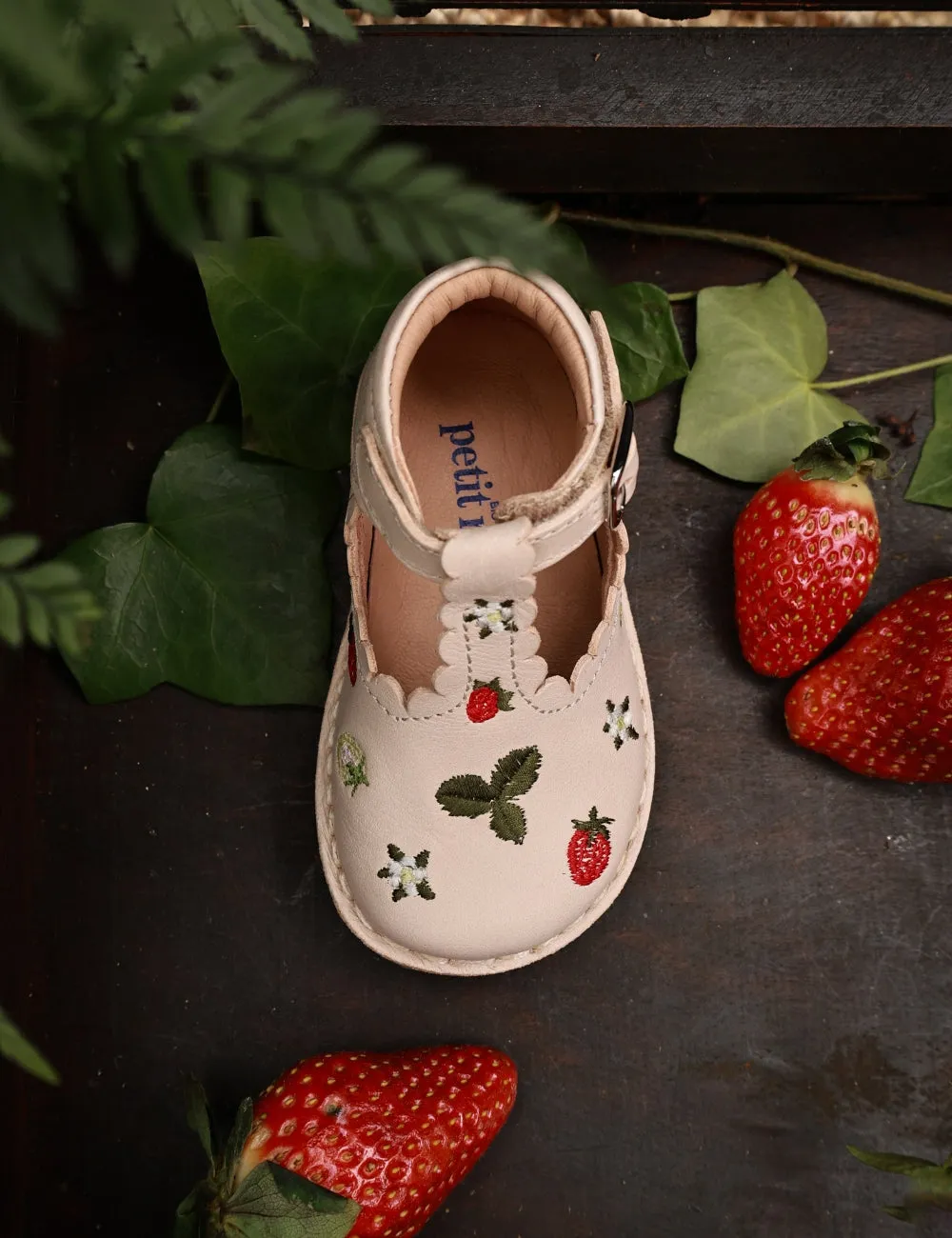 Wild Strawberries T-bar Scallop - Cream