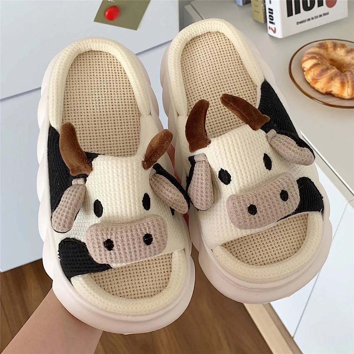 Women&#39;s Slippers Summer Four Seasons Indoor Home Sandals and Slippers Cute Cartoon Milk Cow House Slippers Funny Shoes